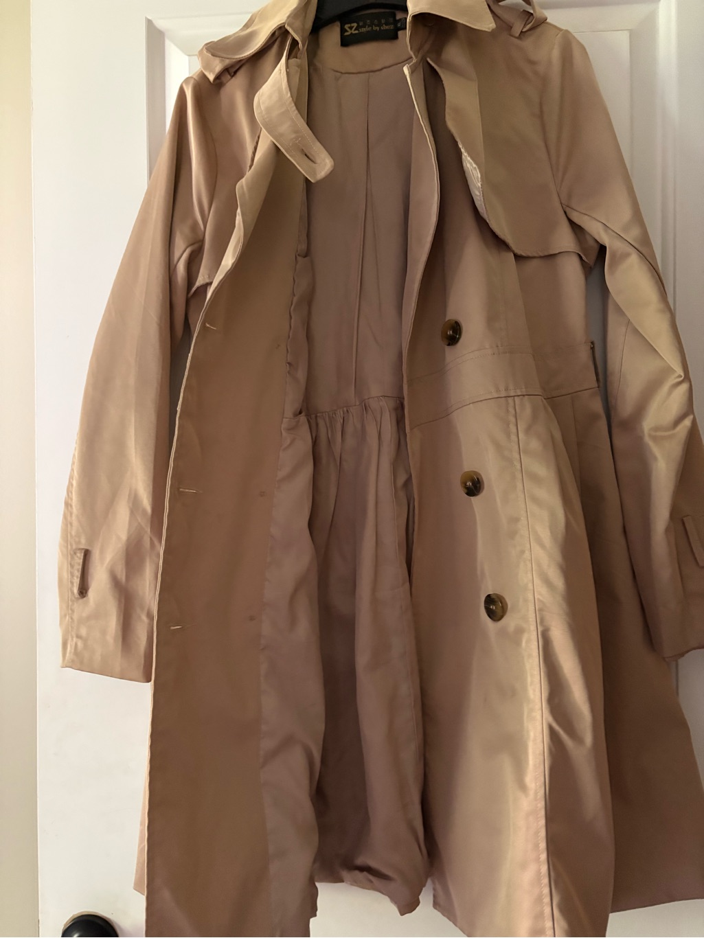 Classic Beige Trench Coat With Double-Breasted Detail — image 3 of 4